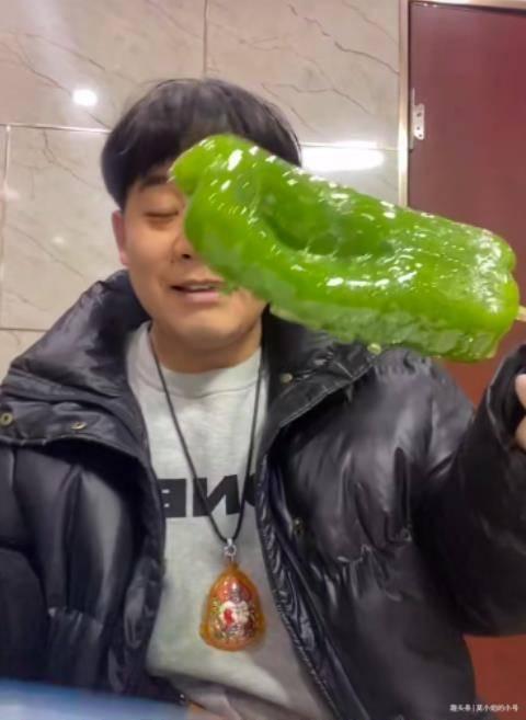 青岛吃瓜网红事件视频,一场网络舆论的风暴与反思 第1张 青岛吃瓜网红事件视频,一场网络舆论的风暴与反思 第1张